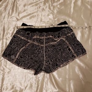 Lululemon seawheeze tracker shorts